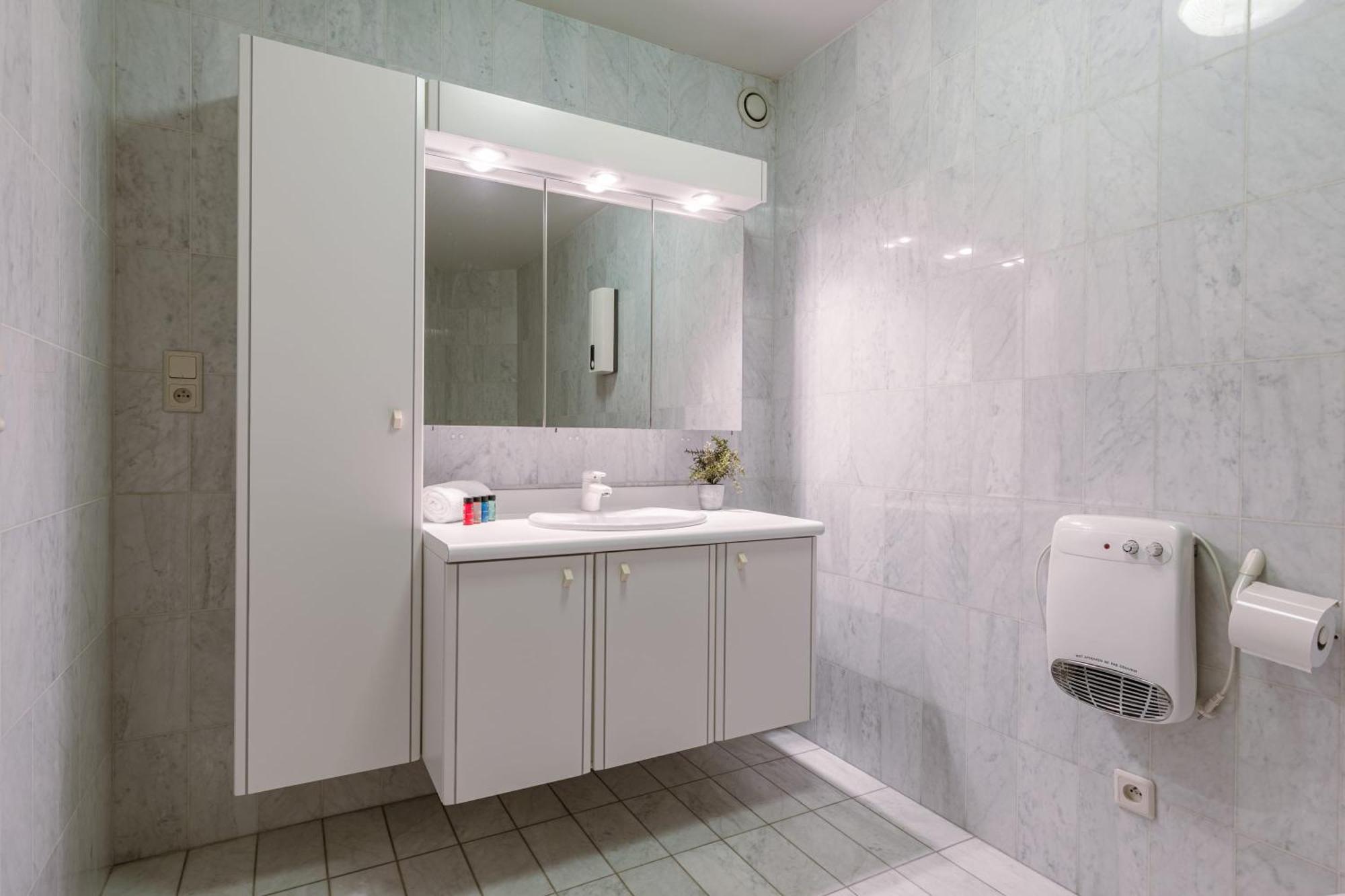 Huswell - Spacious & Modern Sea View With Garage Apartment *