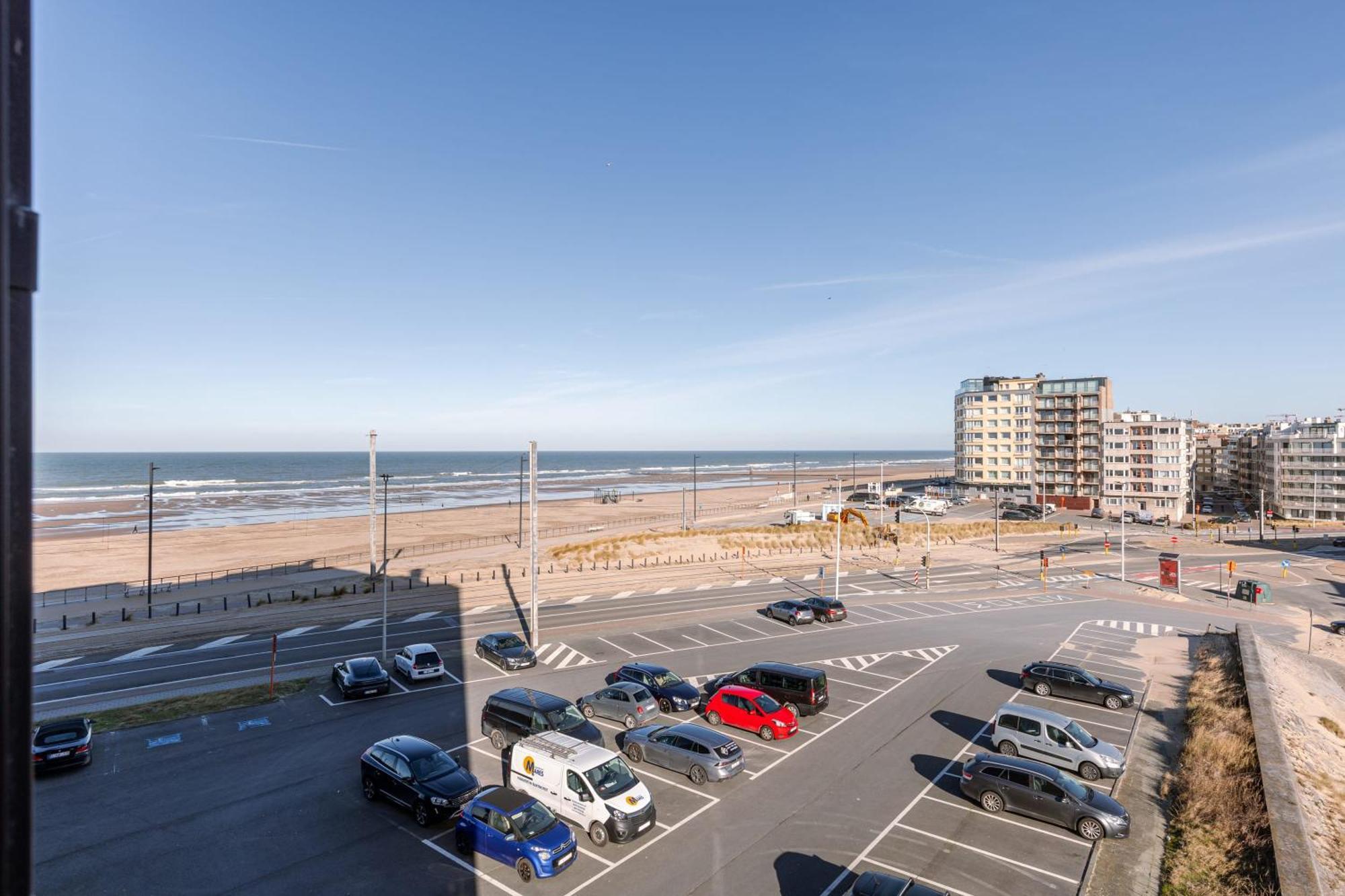 Huswell - Spacious & Modern Sea View With Garage Apartment Ostend